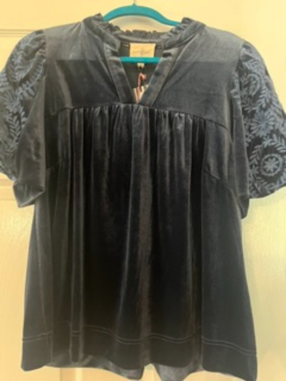 NWT Women's Umgee Blue Velvet Embroidered Puff Sleeve Boutique Top Size M